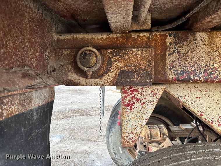 image for item EV3352 1987 Hilbilt 24-29 end dump trailer