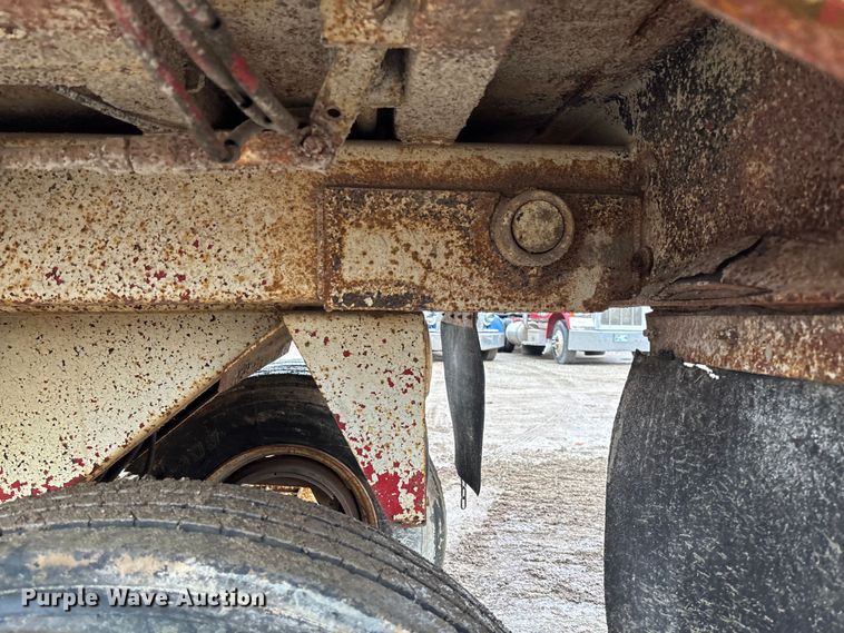 image for item EV3352 1987 Hilbilt 24-29 end dump trailer