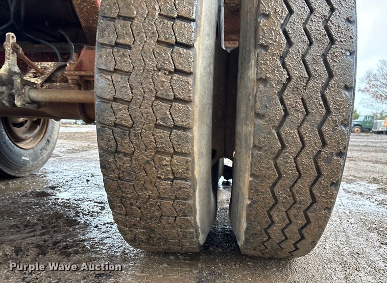 image for item EV3352 1987 Hilbilt 24-29 end dump trailer