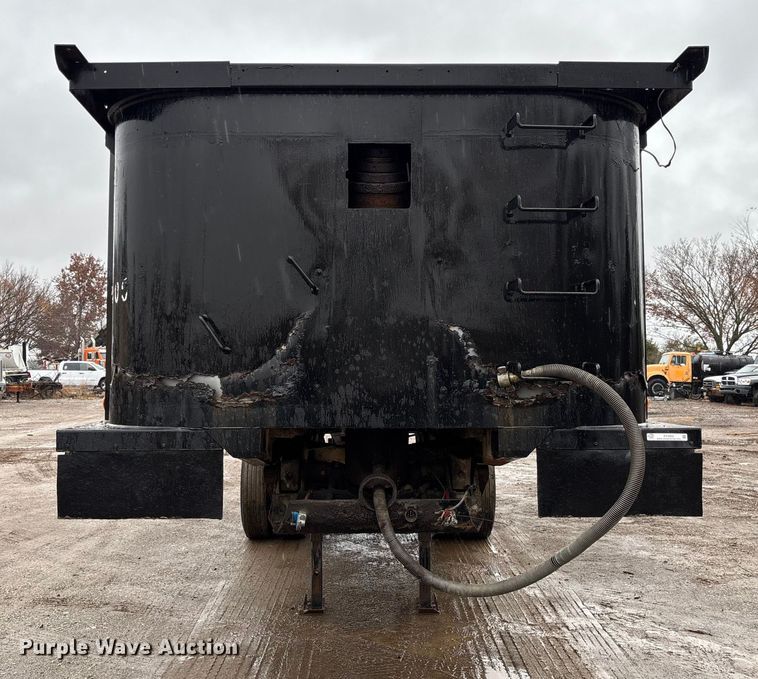 image for item EV3353 1995 Hibilt end dump trailer