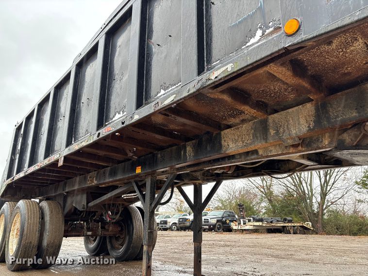 image for item EV3353 1995 Hibilt end dump trailer
