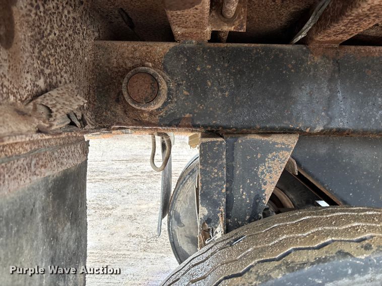 image for item EV3353 1995 Hibilt end dump trailer