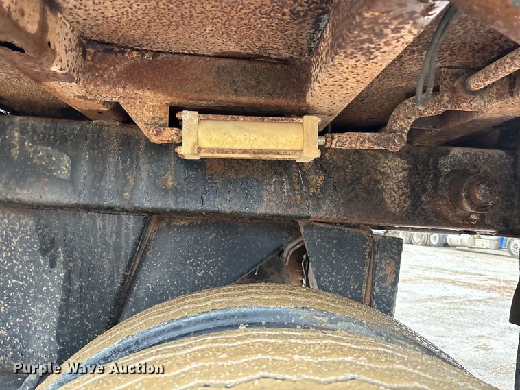 image for item EV3353 1995 Hibilt end dump trailer