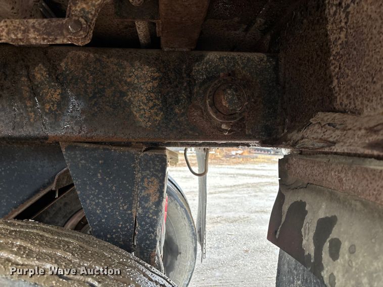 image for item EV3353 1995 Hibilt end dump trailer