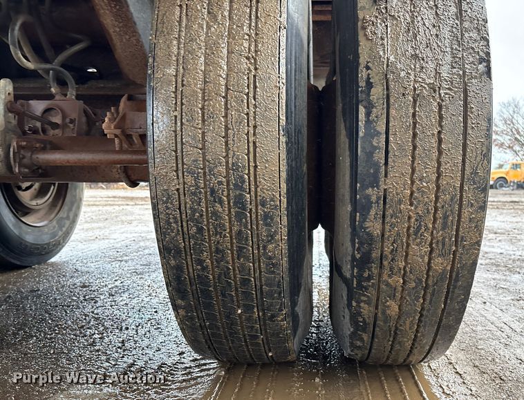 image for item EV3353 1995 Hibilt end dump trailer