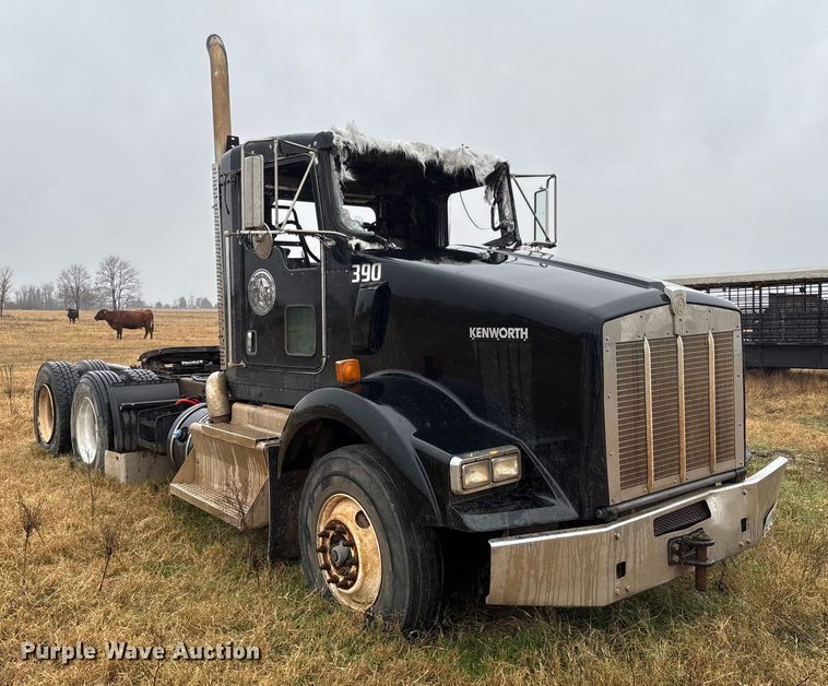 image for item EV3364 2013 Kenworth T800 semi truck