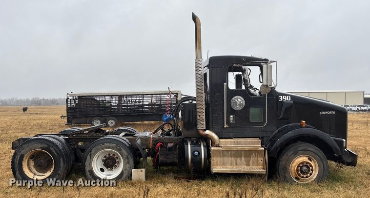 image for item EV3364 2013 Kenworth T800 semi truck