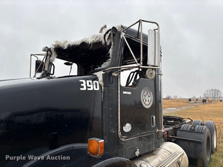 image for item EV3364 2013 Kenworth T800 semi truck