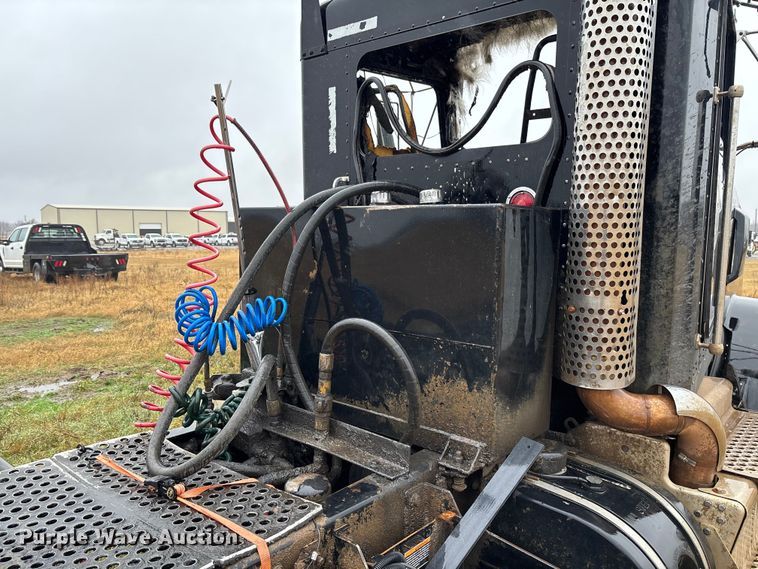 image for item EV3364 2013 Kenworth T800 semi truck