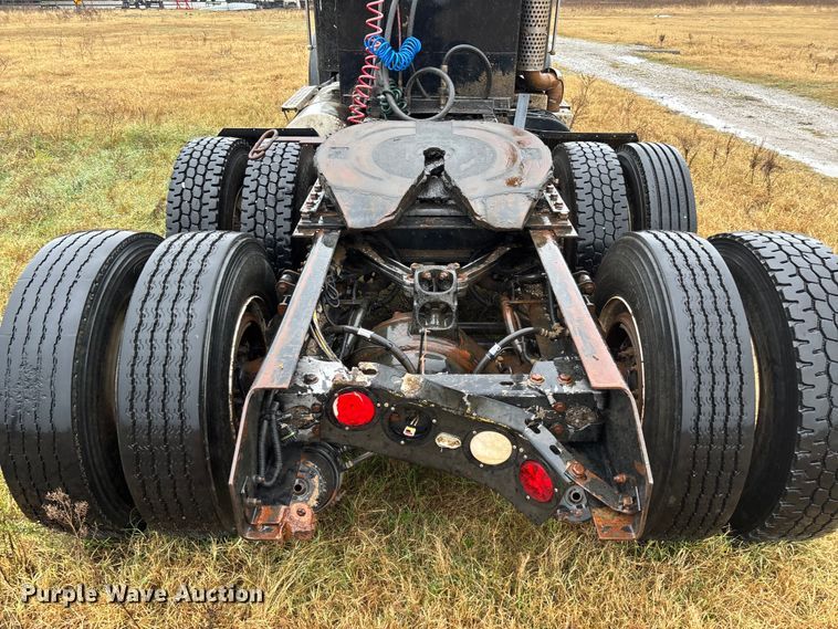 image for item EV3364 2013 Kenworth T800 semi truck