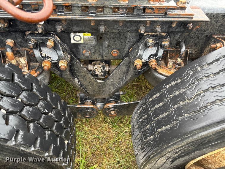 image for item EV3364 2013 Kenworth T800 semi truck