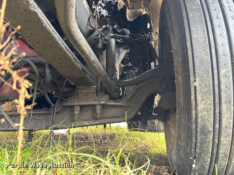 image for item EV3364 2013 Kenworth T800 semi truck