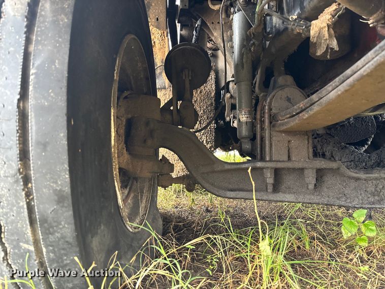 image for item EV3364 2013 Kenworth T800 semi truck