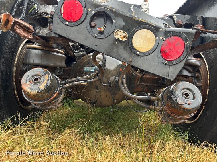 image for item EV3364 2013 Kenworth T800 semi truck