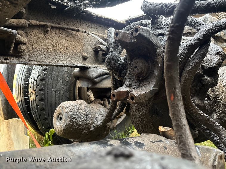 image for item EV3364 2013 Kenworth T800 semi truck