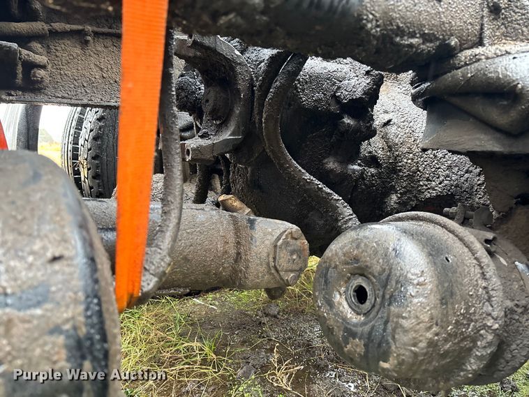 image for item EV3364 2013 Kenworth T800 semi truck