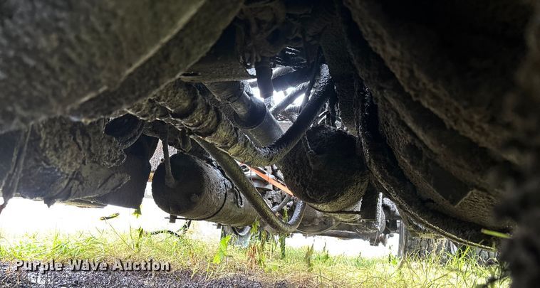 image for item EV3364 2013 Kenworth T800 semi truck