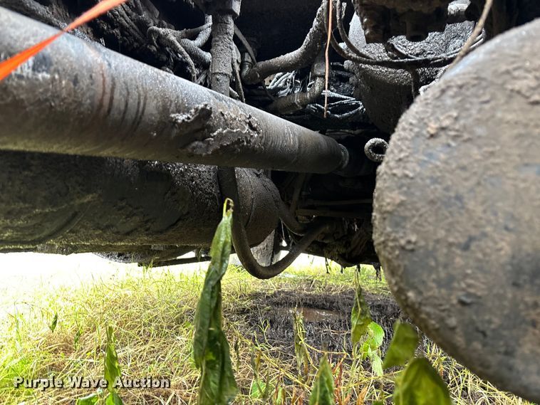 image for item EV3364 2013 Kenworth T800 semi truck