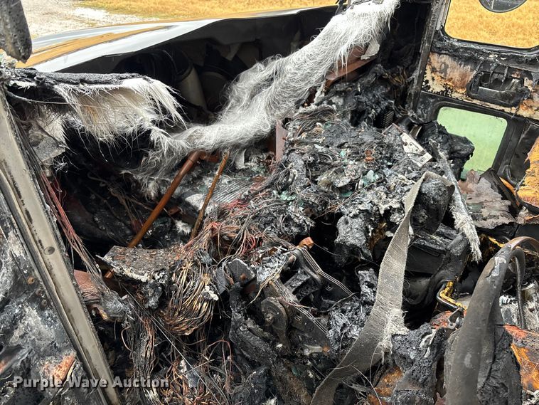 image for item EV3364 2013 Kenworth T800 semi truck