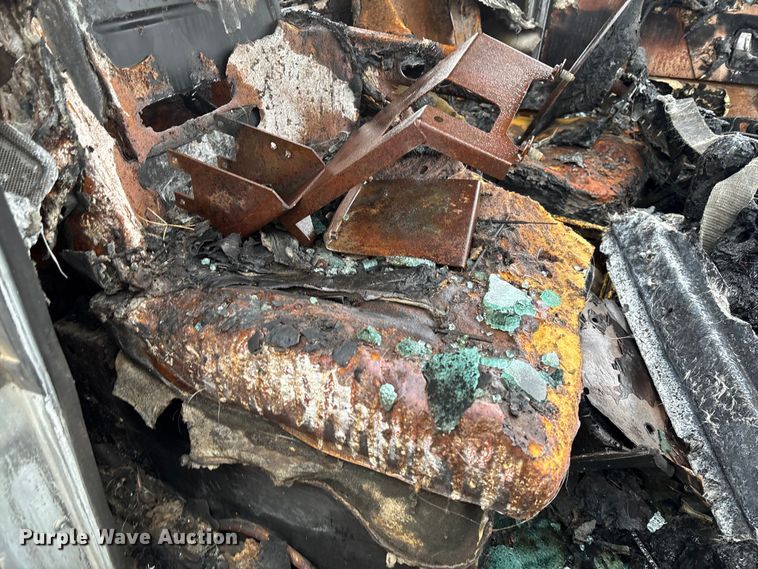 image for item EV3364 2013 Kenworth T800 semi truck