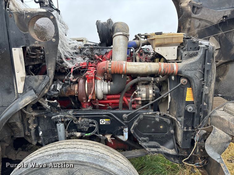 image for item EV3364 2013 Kenworth T800 semi truck