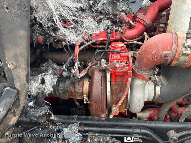 image for item EV3364 2013 Kenworth T800 semi truck