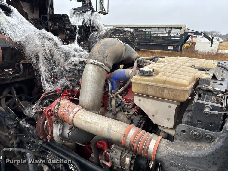 image for item EV3364 2013 Kenworth T800 semi truck