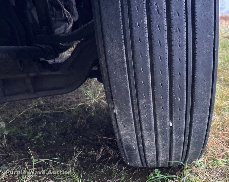 image for item EV3364 2013 Kenworth T800 semi truck