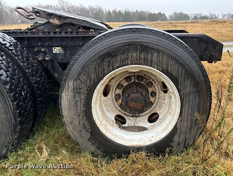 image for item EV3364 2013 Kenworth T800 semi truck