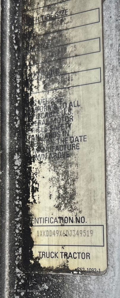 image for item EV3364 2013 Kenworth T800 semi truck