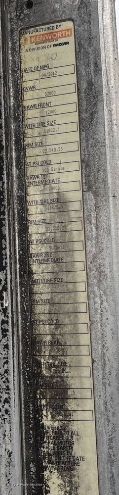 image for item EV3364 2013 Kenworth T800 semi truck