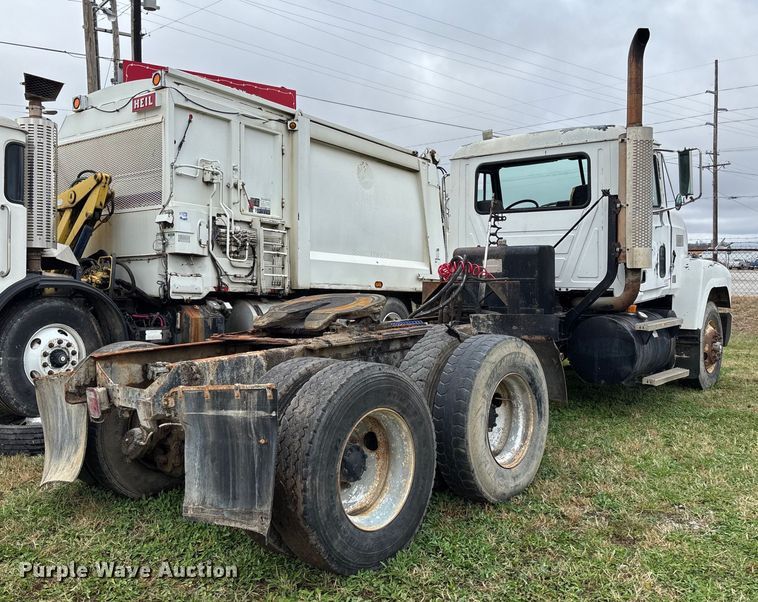 image for item EV3380 1997 Mack CH613 semi truck