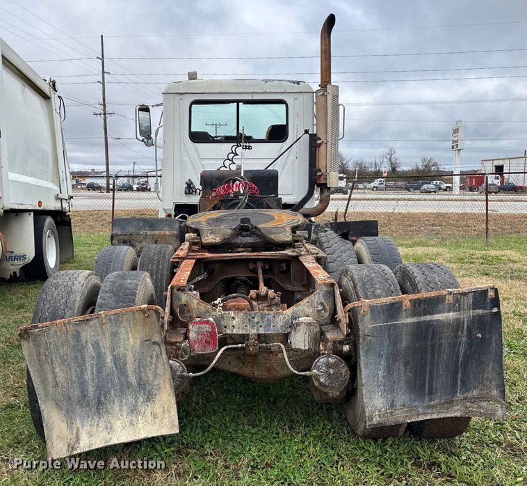 image for item EV3380 1997 Mack CH613 semi truck