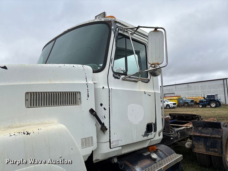 image for item EV3380 1997 Mack CH613 semi truck