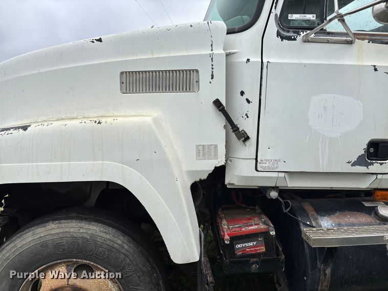 image for item EV3380 1997 Mack CH613 semi truck