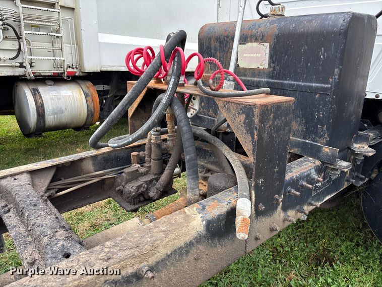 image for item EV3380 1997 Mack CH613 semi truck