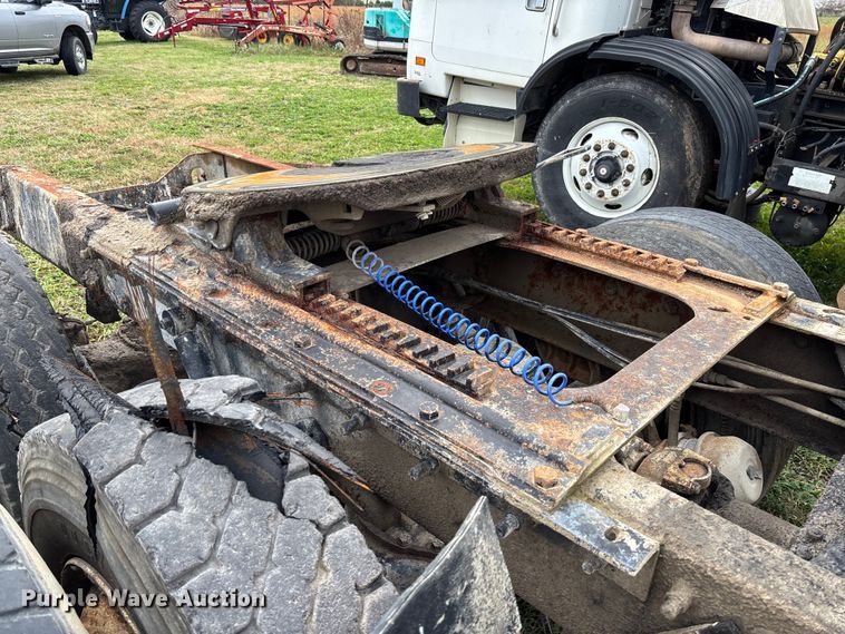 image for item EV3380 1997 Mack CH613 semi truck