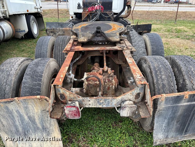 image for item EV3380 1997 Mack CH613 semi truck