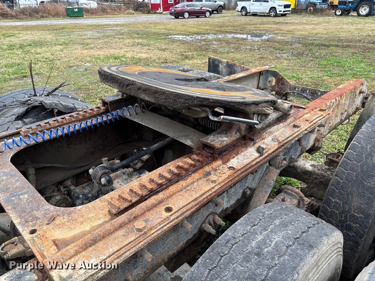 image for item EV3380 1997 Mack CH613 semi truck