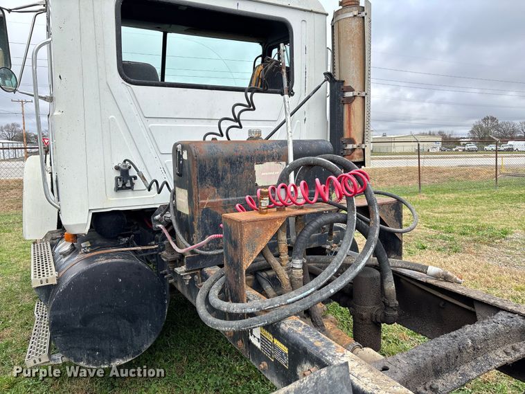 image for item EV3380 1997 Mack CH613 semi truck