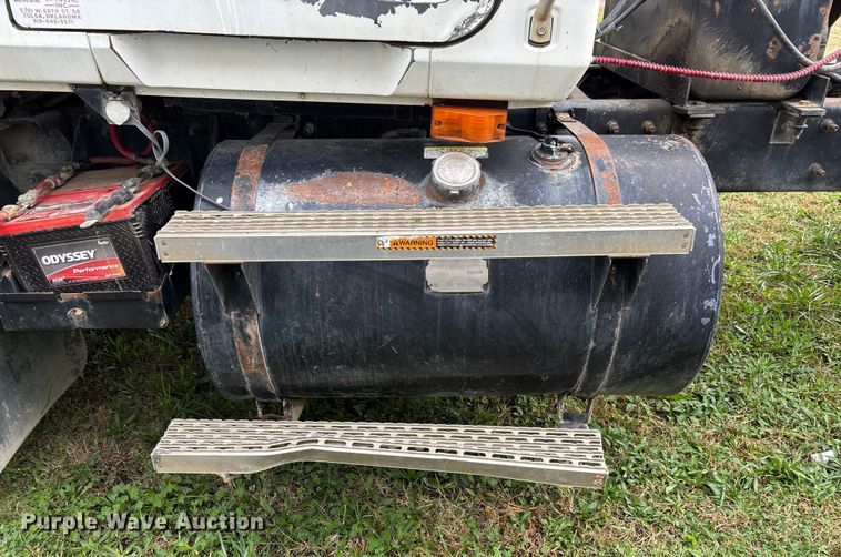 image for item EV3380 1997 Mack CH613 semi truck