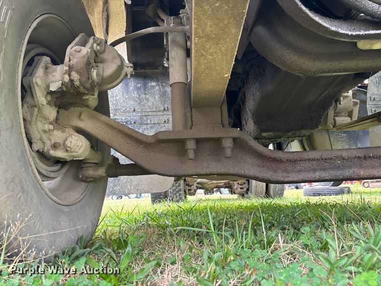 image for item EV3380 1997 Mack CH613 semi truck