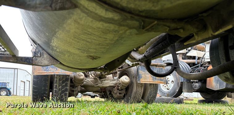 image for item EV3380 1997 Mack CH613 semi truck