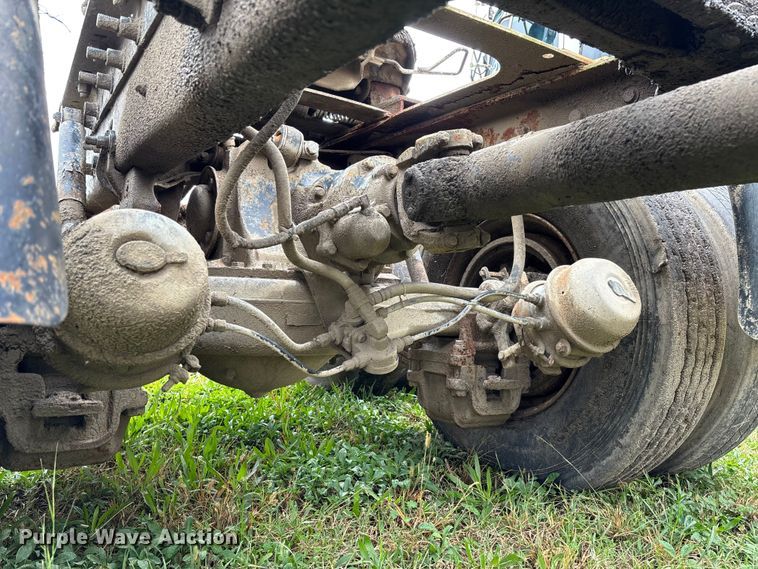 image for item EV3380 1997 Mack CH613 semi truck