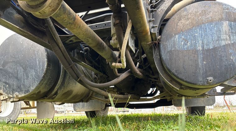 image for item EV3380 1997 Mack CH613 semi truck