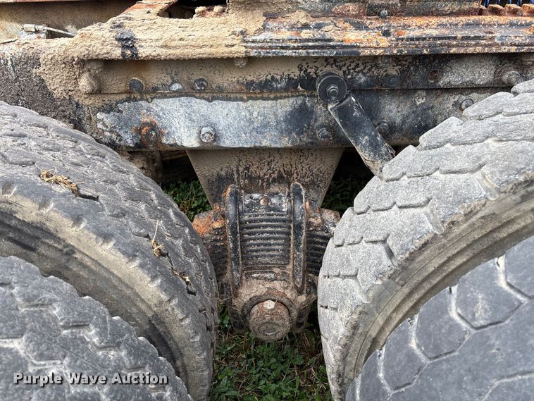 image for item EV3380 1997 Mack CH613 semi truck