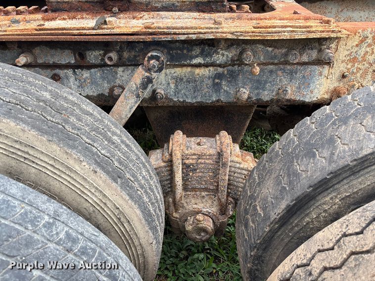 image for item EV3380 1997 Mack CH613 semi truck