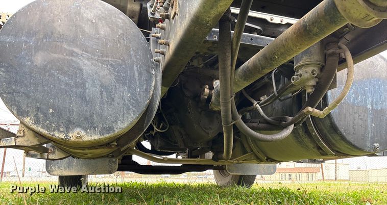 image for item EV3380 1997 Mack CH613 semi truck