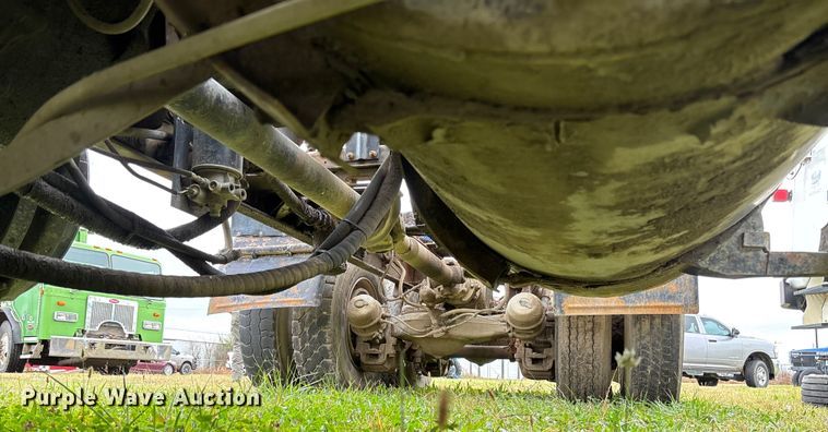 image for item EV3380 1997 Mack CH613 semi truck