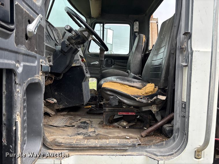 image for item EV3380 1997 Mack CH613 semi truck